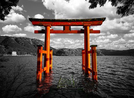 japan/hakone/landmark/heiwa-no-torii