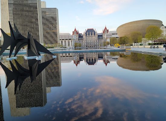 new-york/albany/landmark/triangles-and-arches-by-alexander-calder