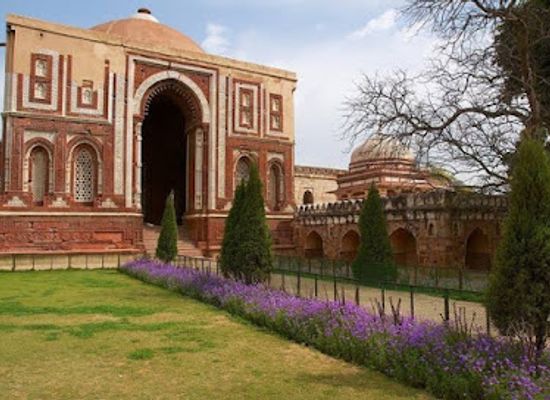 india/delhi/landmark/tomb-of-balban
