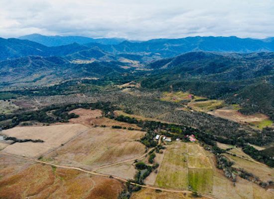 new-caledonia/la-foa/landmark/pocquereux-randonnees