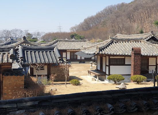 south-korea/yeongnam-region/landmark/village-of-the-nampyeong-moon-clan