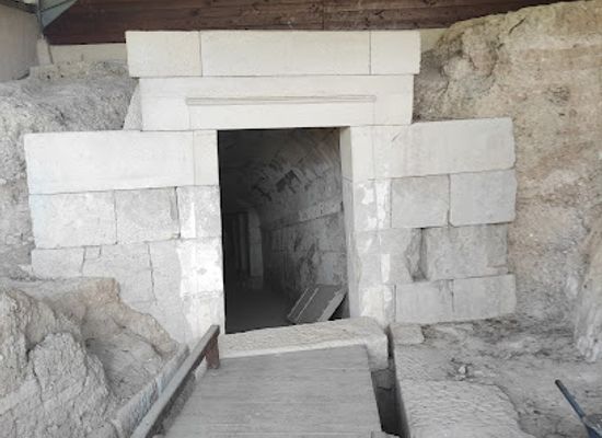 greece/katerini/landmark/macedonian-tomb-tumulus-a-of-korinos