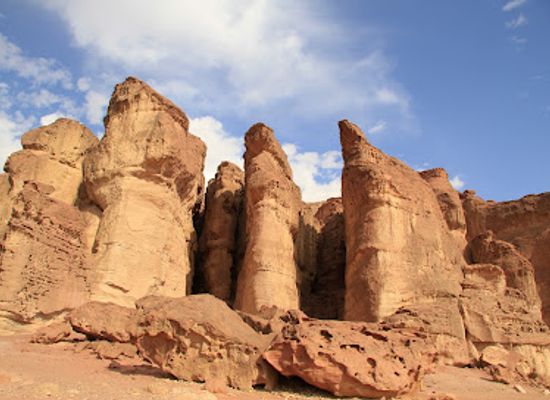 israel/arava/landmark/shlomo-columns