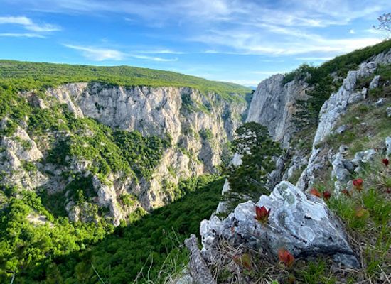 serbia/stara-planina-mountain/landmark/lazar-s-cave