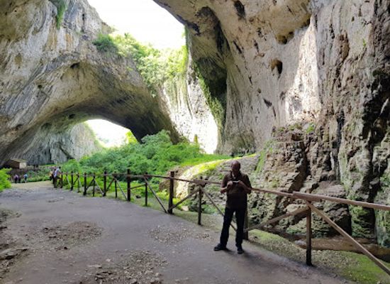 bulgaria/northeast-bulgaria/landmark/devetashka-cave