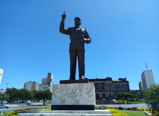 mozambique/manica-province/landmark/samora-machel-statue
