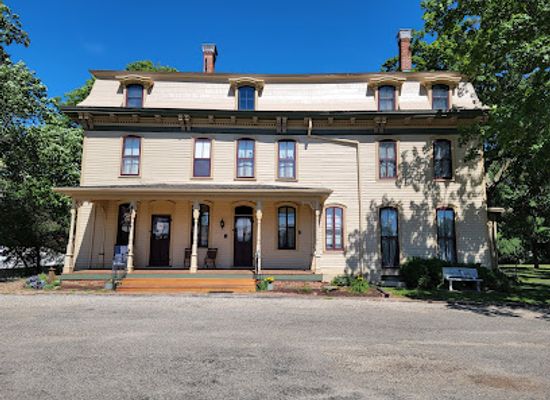 illinois/central-illinois/landmark/c-h-moore-homestead-dewitt-county-museum