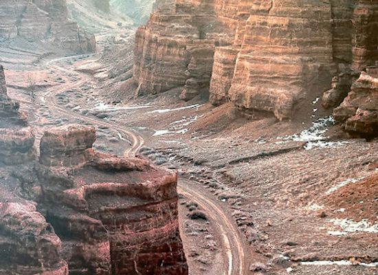 kazakhstan/charyn-canyon/landmark/charyn-canyon-monument-sign