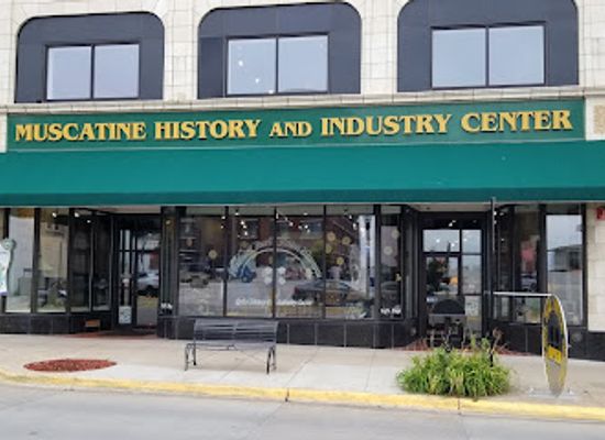 illinois/quad-cities/landmark/the-national-pearl-button-museum-the-history-and-industry-center