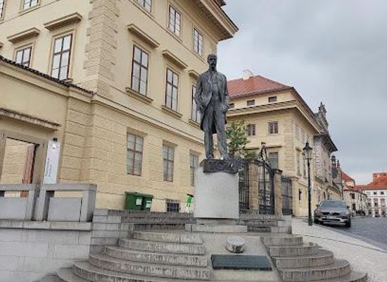 czechia/prague/landmark/statue-of-tomas-garrigue-masaryk-prague