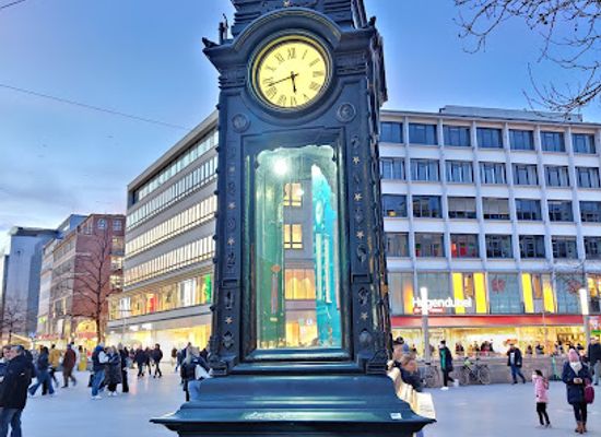 germany/hannover/landmark/kropcke-clock