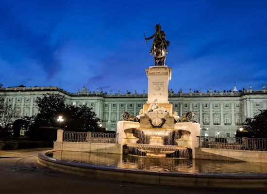spain/madrid-community/landmark/plaza-de-oriente