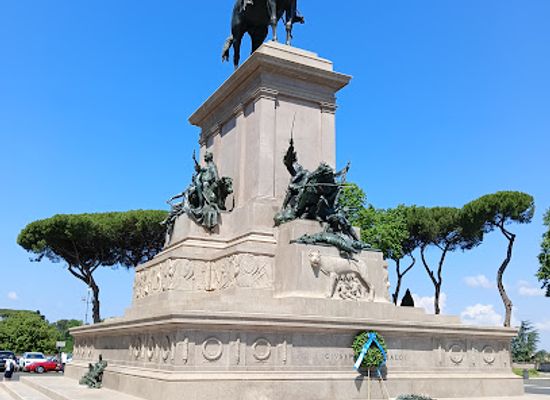 italy/rome/trastevere/landmark/giuseppe-garibaldi-monument