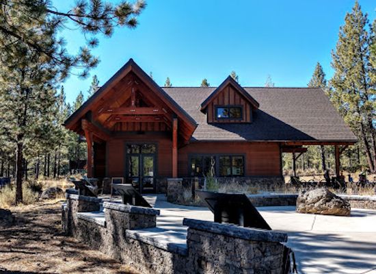 oregon/deschutes-county/landmark/cascade-lakes-welcome-station-ranger-station