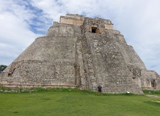 mexico/yucatan-peninsula/landmark/piramide-del-adivino