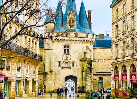 france/bordeaux-wine-region/landmark/porte-d-aquitaine