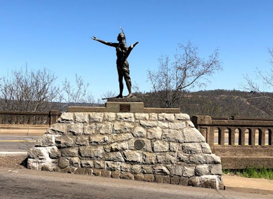 west-virginia/wheeling/landmark/mingo-indian-statue