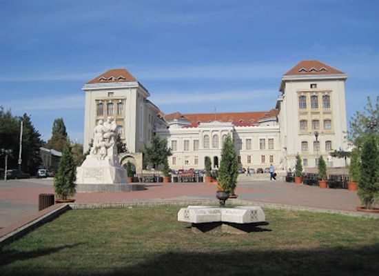romania/iasi/landmark/unity-monument