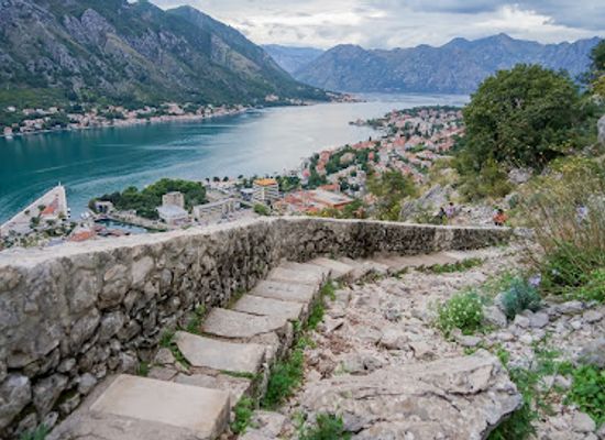 montenegro/kotor/landmark/old-town-road