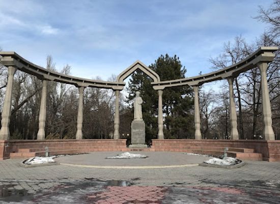 kyrgyzstan/chuy-valley/landmark/kurmanzhan-datka-statue