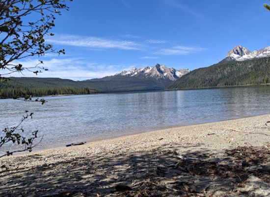 idaho/sawtooth-national-recreation-area/landmark/north-shore-picnic-area