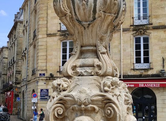 france/aquitaine/landmark/fontaine-du-parlement