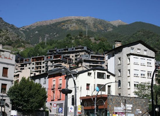 andorra/sant-julia-de-loria/landmark/oficina-de-turisme-de-sant-julia-de-loria-placa-lauredia
