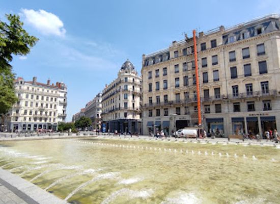 france/lyon/landmark/place-des-cordeliers