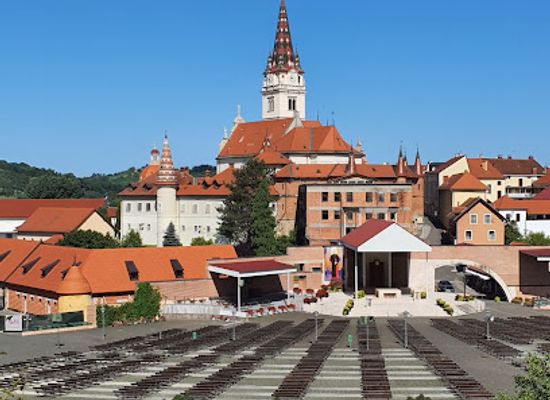 croatia/posavina/landmark/kip-majke-bozje-bistricke