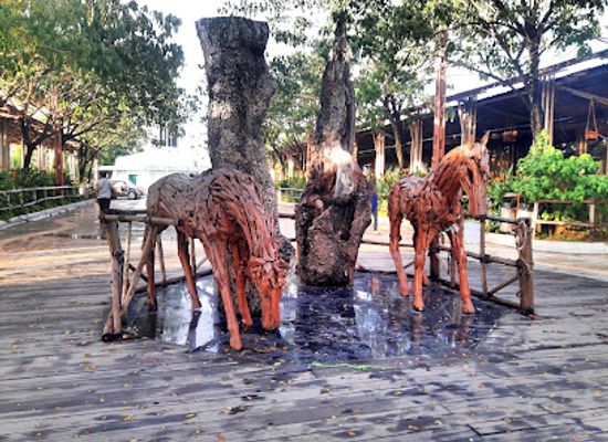 indonesia/north-kalimantan/landmark/khatulistiwa-park