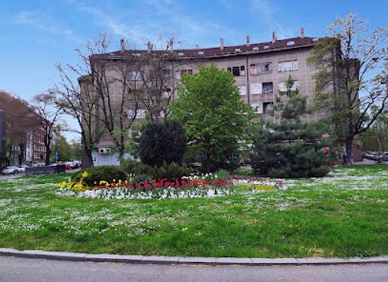 serbia/belgrade/zemun/landmark/karadordev-trg