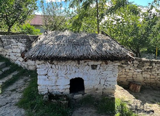moldova/orheiul-vechi-natural-cultural-reserve/landmark/traditional-peasant-house