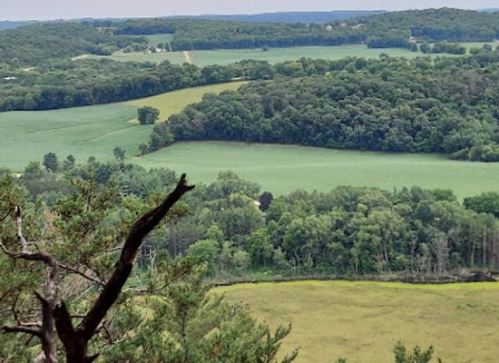 wisconsin/baraboo-range/landmark/ice-age-national-scenic-trail-gibraltar-rock-trailhead