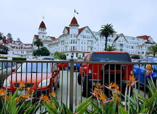 california/coronado/landmark/coronado-plaza