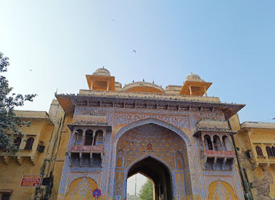 india/jaipur/jantar-mantar/landmark/city-palace-jantar-mantar-entry-gate