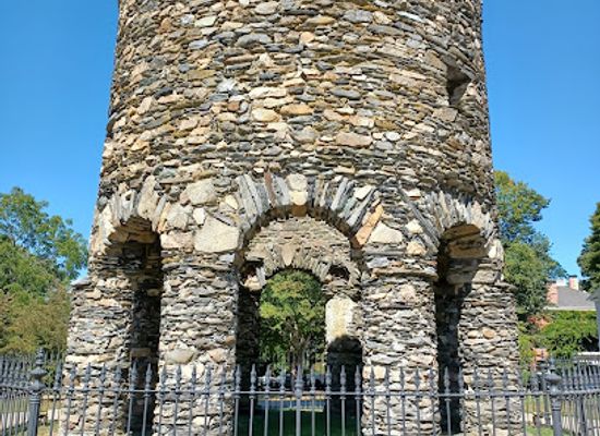 rhode-island/newport-coastline/landmark/newport-tower