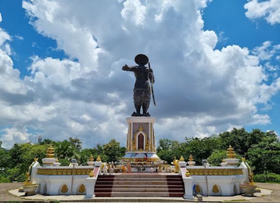 laos/vientiane/chanthabouly/landmark/king-anouvong-statue
