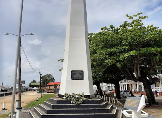 suriname/paramaribo/landmark/monument-ter-nagedachtenis-van-alle-surinamers