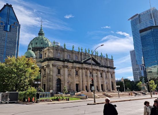 canada/montreal/landmark/historical-plaque-la-basilique-cathedrale-marie-reine-du-monde