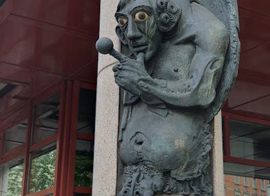 germany/stuttgart/landmark/wandfigur
