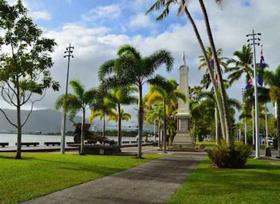 australia/cairns/landmark/cairns-cenotaph