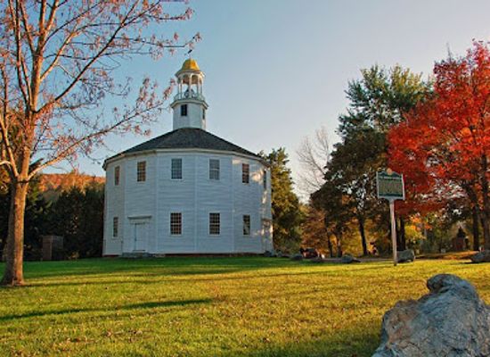 vermont/champlain-valley/landmark/the-old-round-church