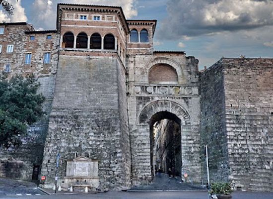 italy/umbria/landmark/etruscan-arch
