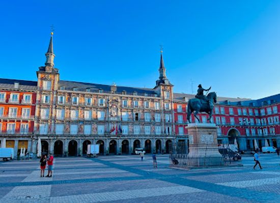 spain/madrid/salamanca/landmark/plaza-mayor