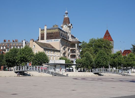switzerland/lausanne/ouchy/landmark/riviera-ouchy-lausanne