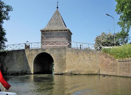 netherlands/west-friesland/landmark/de-oude-gouwsboom