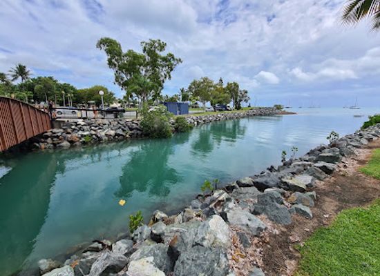 australia/airlie-beach/landmark/airlie-beach-lagoon