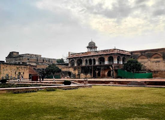 pakistan/lahore/dha-lahore/landmark/deewan-e-aam