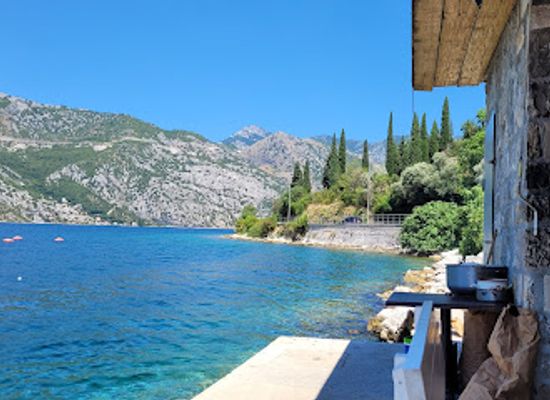 montenegro/perast/landmark/mussles-and-oysters-farm-with-restaurant