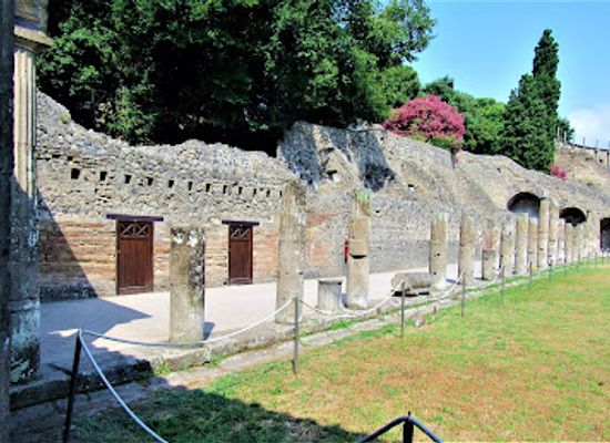 italy/pompeii/villa-of-the-mysteries/landmark/house-of-the-tragic-poet